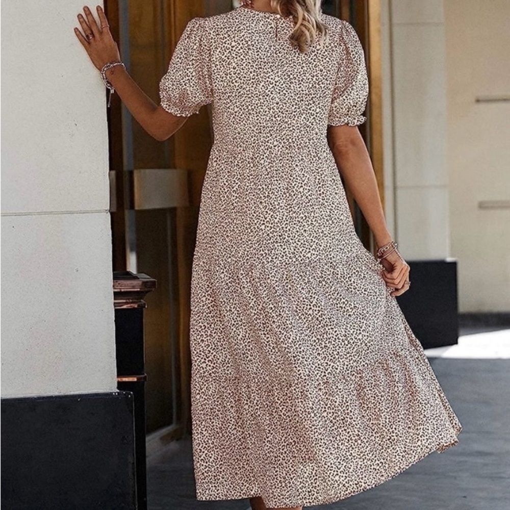 Pretty Garden NWT Bohemian Animal Print
Tiered Puff Sleeve Midi Dress Size M - Picture 4 of 7